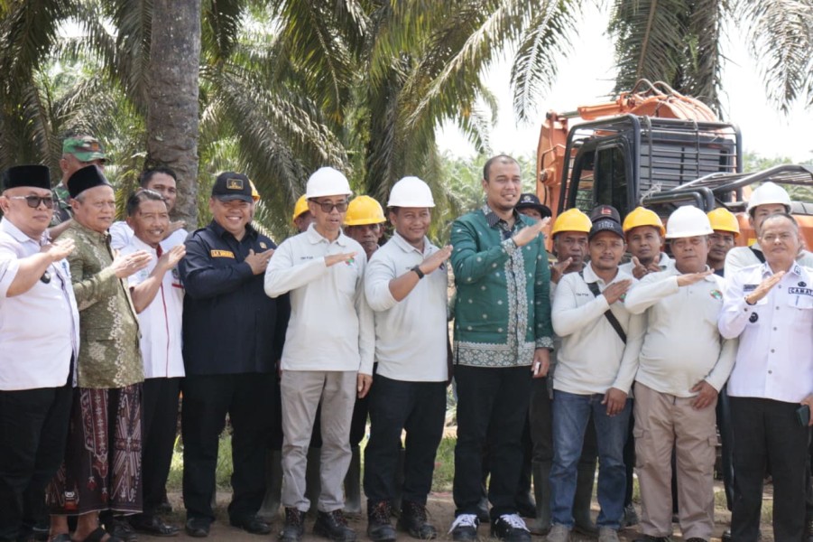 Buka Program PSR di Batang Cenaku, Bupati Inhu: Replanting Tingkatkan Kesejahteraan Petani