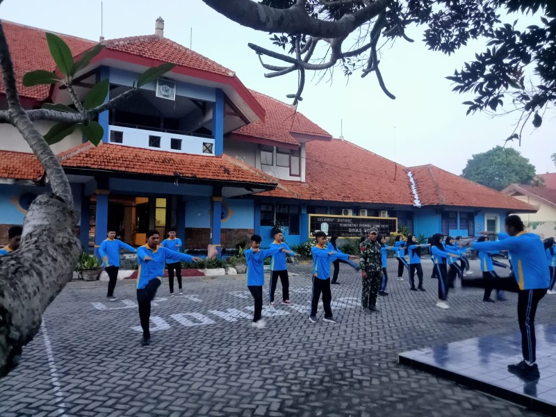 Babinsa Koramil Jombang Berikan Pembinaan Kedisiplinan Untuk Remaja Putus Sekolah