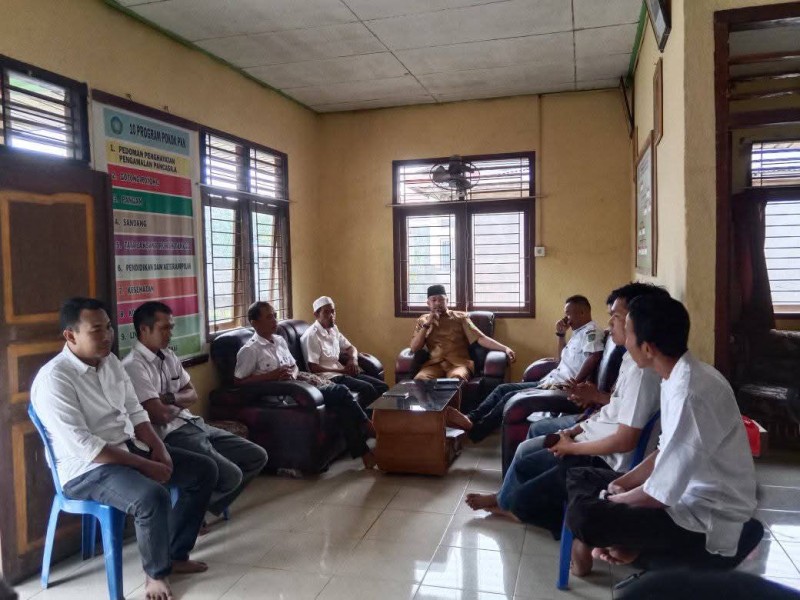 Rutinitas Rapat Senin Pagi di Desa Lubuk Besar Tetap Berjalan di Tengah Suasana Ramadhan