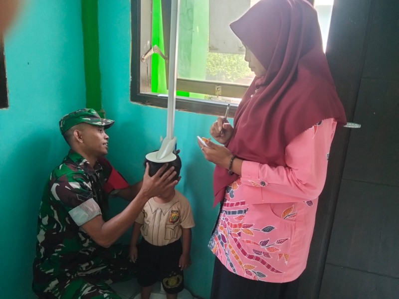 Serda Doni Saiful Dampingi Posyandu Lansia dan Balita di Desa Selorejo
