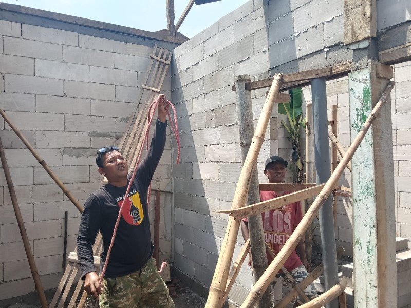 Pembangunan RTLH TMMD Ke-128 Capai Progres 70 Persen di Desa Brabe.