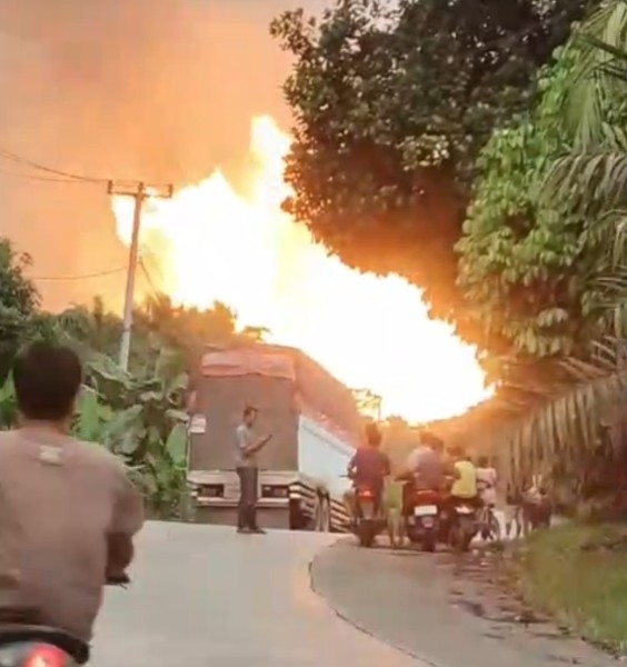 Pipa Gas Pertamina Meledak di Kecamatan Kemuning Indragiri Hilir, Radius Api 1 Km
