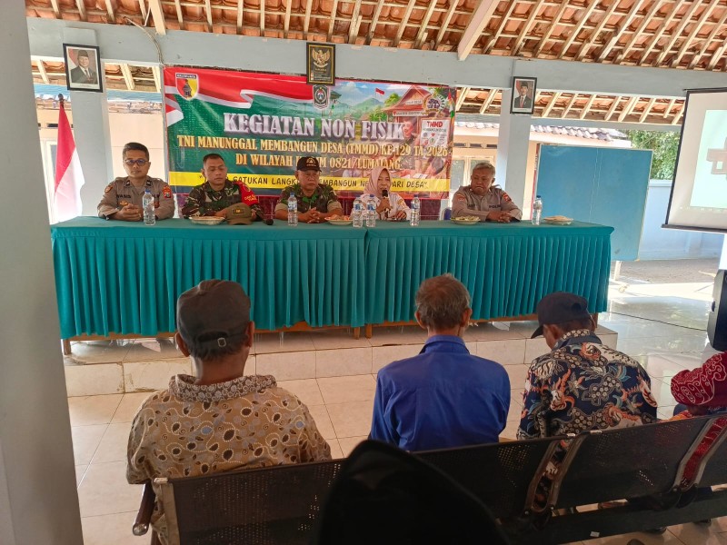 Kodim 0821/Lumajang Bersama Polres Lumajang Gelar Sosialisasi Harkamtibmas untuk Warga Desa Ledok Tempuro