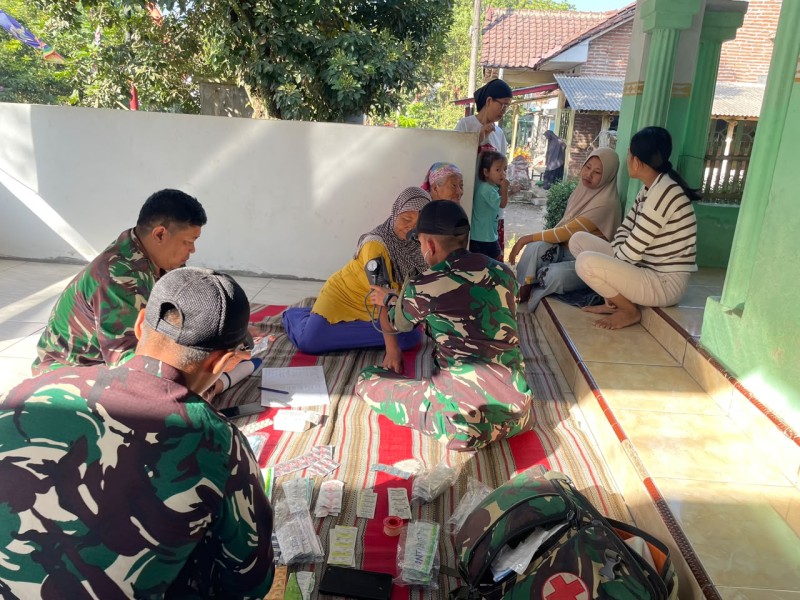 Posko Kesehatan TMMD ke-129 Berikan Pengobatan Gratis, Warga Rasakan Manfaat Nyata Pelayanan Kesehatan TNI