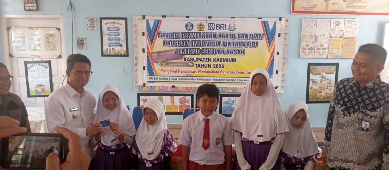 Bupati Iskandarsyah Salurkan Kartu PIP Tahap I Untuk 5.506. Siswa Di Kabupaten Karimun.
