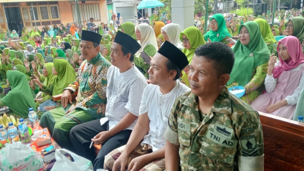 Babinsa Koramil Tembelang Dampingi Pengajian Rutinan Pattayat di Desa Pattayat