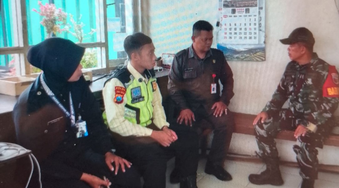 Sertu Sugeng Komsos dengan Sekuriti