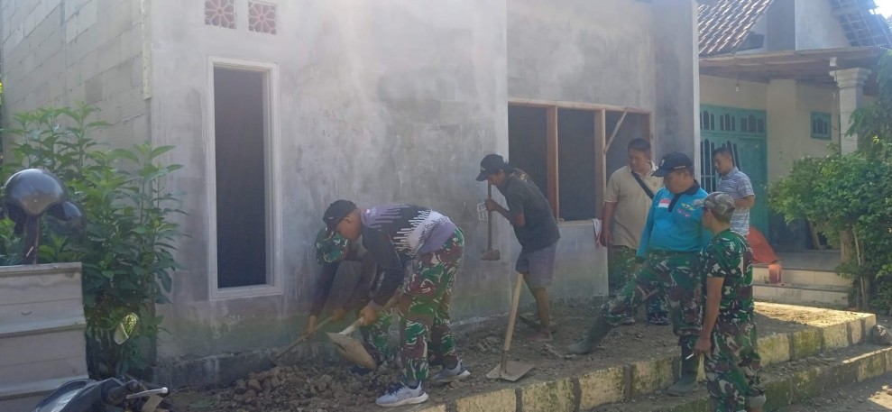 Serma Romli Dukung Program RUTILAHU di Desa Balongsari