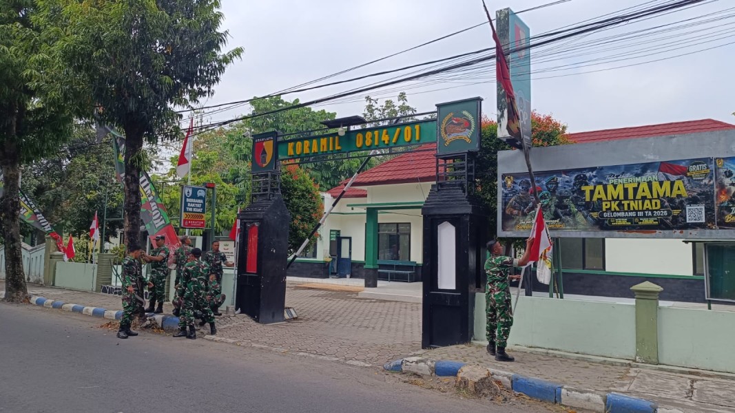 Koramil Jombang Pasang Umbul-Umbul Merah Putih