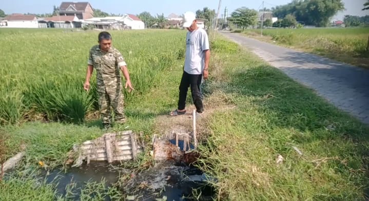 Sertu Kaharudin Sambang Warga Plosogeneng