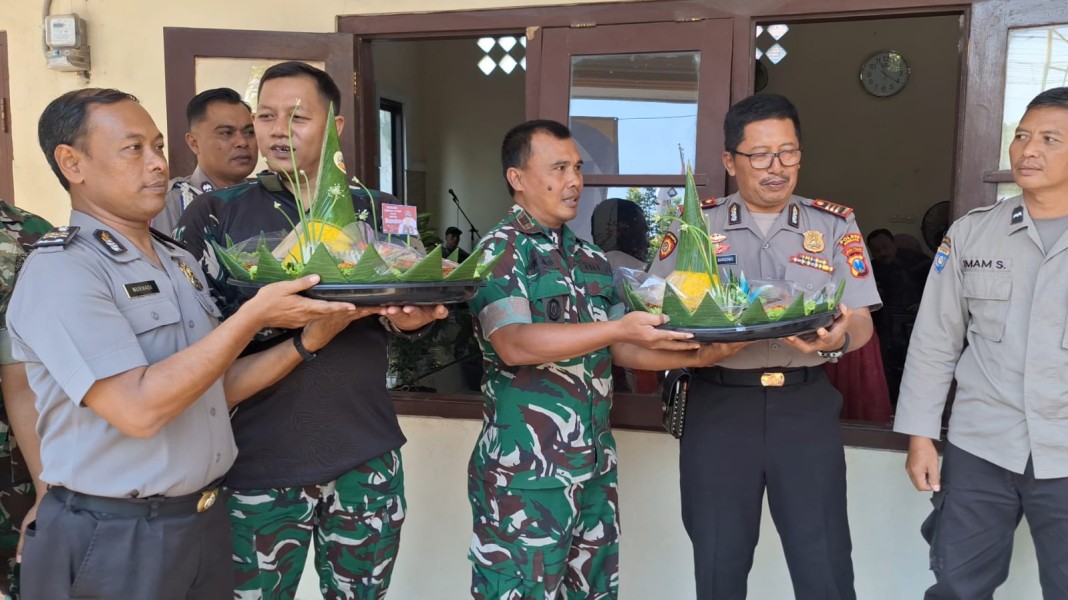 Koramil Gudo Berikan Kejutan di Mapolsek