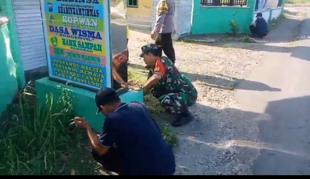 Sertu Abdur Rokhim Gelar Karya Bakti Bersama Tiga Pilar di Desa Sambirejo