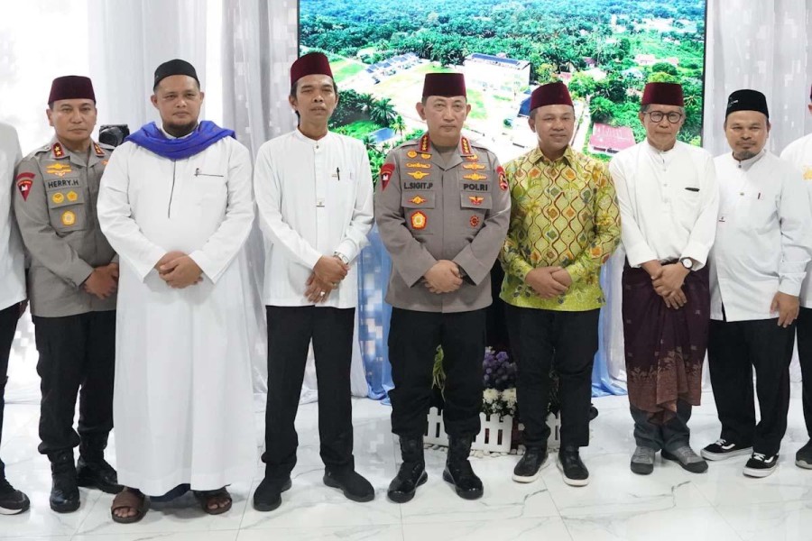 Sambangi Ponpes Ustaz Abdul Somad, Kapolri Sampaikan Pesan Bersatu dalam Keberagaman