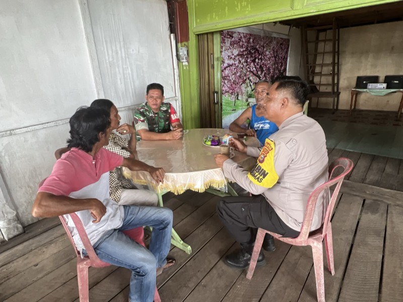 Bhabinkamtibmas Kelurahan Khairiah Mandah Koordinasi Pendataan Lahan Jagung untuk Dukung Swasembada Ketahanan Pangan
