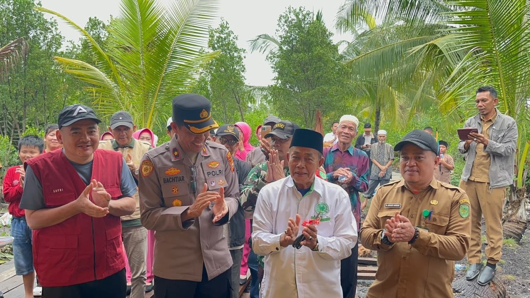 Polsek Kateman Polres Inhil Resmikan Hasil Bedah Rumah, Wujud Kepedulian Polri pada Hari Bhayangkara ke-80