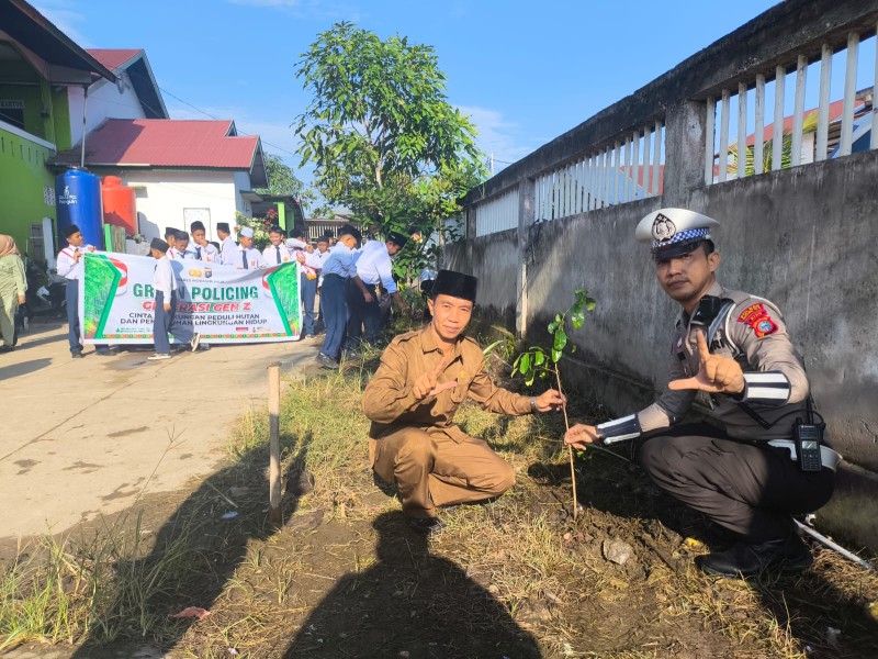Satlantas Polres Inhil Gelar Police Goes to School dan Sosialisasi Green Policing di MI dan SMP IT Ummul Quran Tembilahan