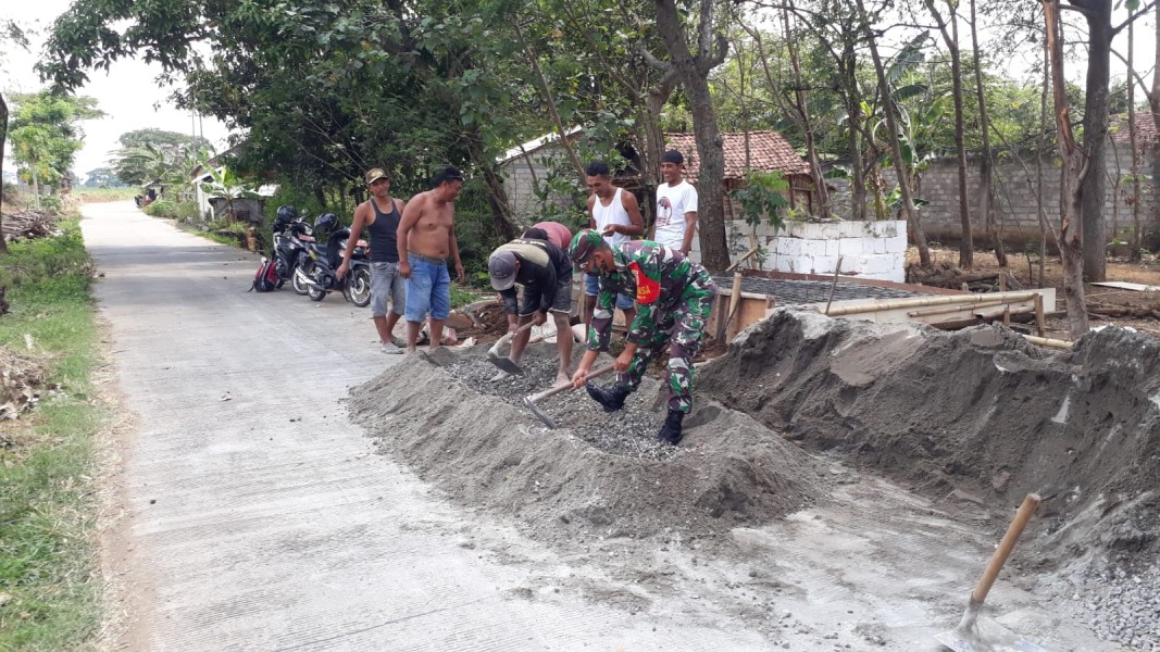 Serka Sudardiri Laksanakan Karya Bakti Bersama Warga Desa Ngrimbi