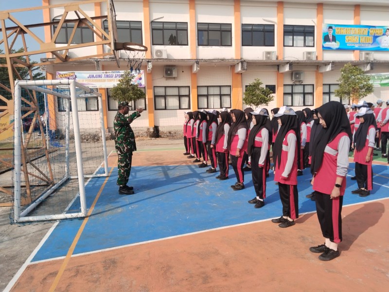 Babinsa Koramil Kudu Beri Pembekalan PBB di SMKN Kudu