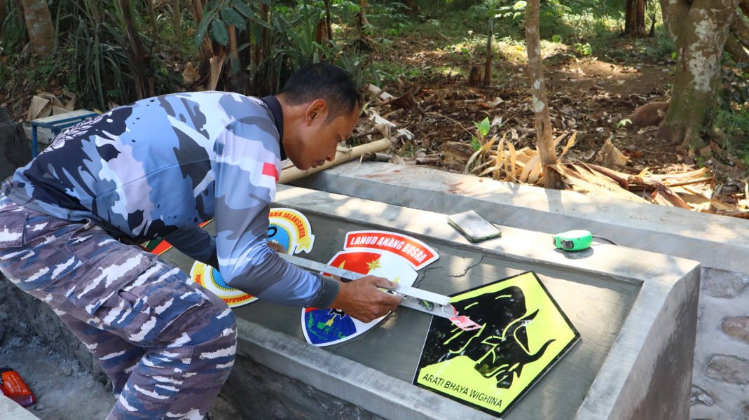 Beginilah Penampakan Prasasti TMMD ke-129, Sertu Suwarno Tuntaskan Pemasangan