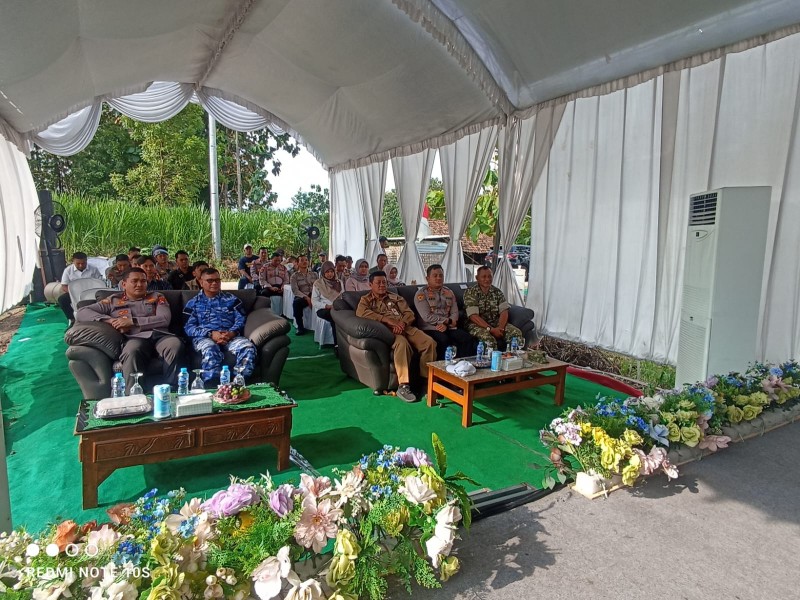 Danramil Plandaan Dampingi Kapolres Jombang Panen Raya Jagung di Desa Plandaan