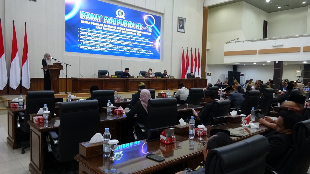 Wakil Bupati sampaikan penjelasan Bupati terkait Ranperda administrasi pemerintahan desa dalam rapat paripurna DPRD Inhil
