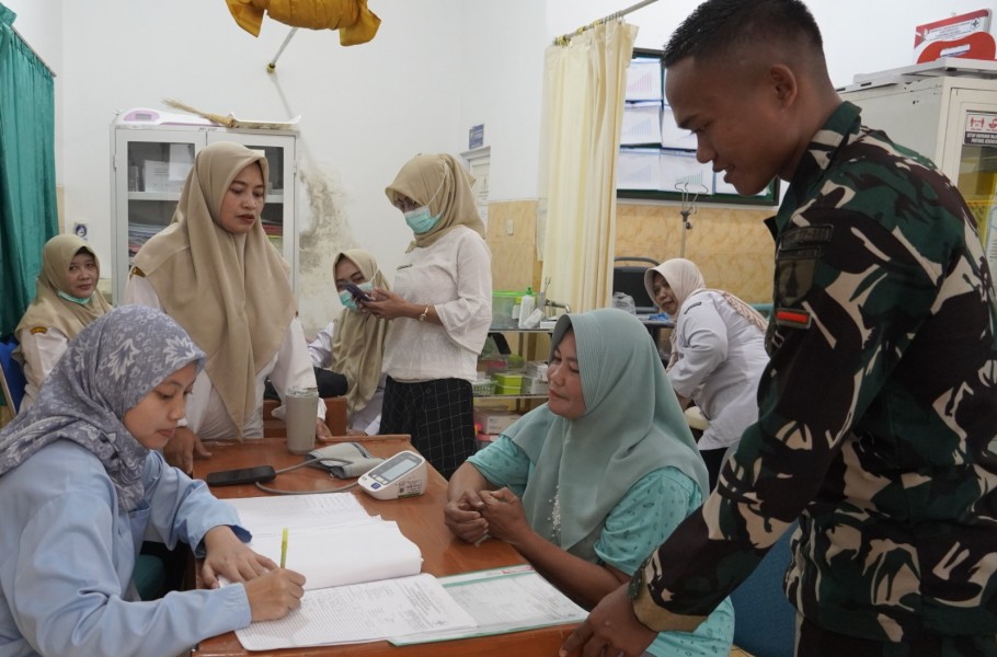 Sinergi TNI dan Nakes: TMMD 129 Bojonegoro Hadirkan Layanan KB Kesehatan Gratis