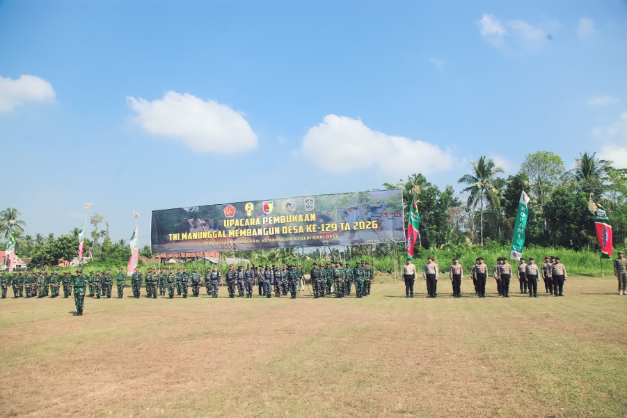 242 Personel Lintas Instansi Semarakkan Upacara Pembukaan TMMD ke-129 di Desa Ledok Tempuro