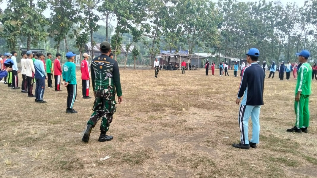 Koramil Mojoagung Latih Paskibraka