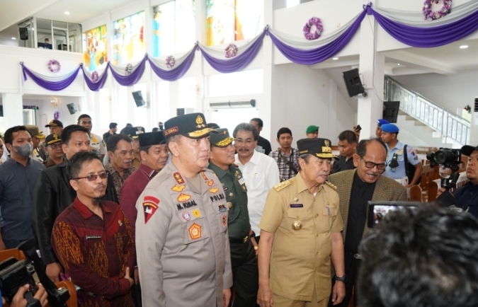 Tinjau Gereja dan Pos Pengamanan, Kapolda Riau Irjen Iqbal Pastikan Natal dan Tahun Baru Berjalan Aman