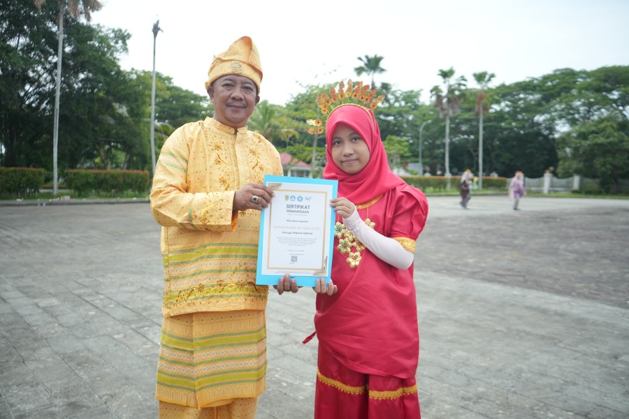 Sakinah Arafah An-Najwa Siswi SDN 003 Tembilahan Kota Ini Jadi Satu-satunya Wakil Tingkat SD di 32 Penulis Cerita Anak Terpilih Hardiknas Kabupaten Indragiri Hilir Tahun 2026