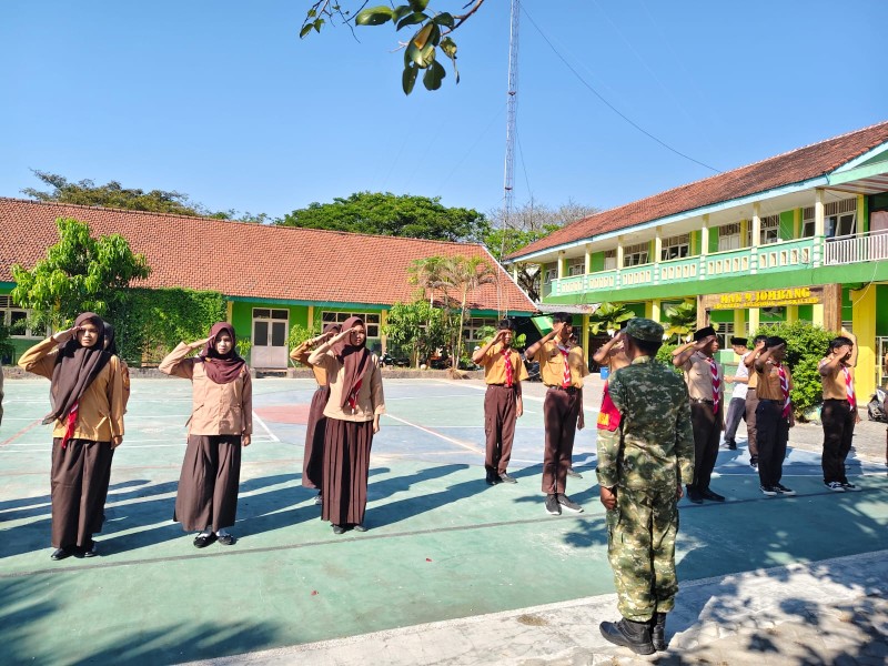 Babinsa Koramil Tembelang Bentuk Karakter Pelajar MAN 9
