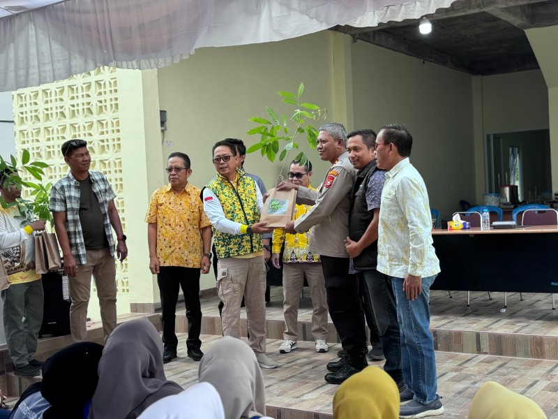 Kapolres Inhil Dukung Green Policing Lewat Penanaman Pohon