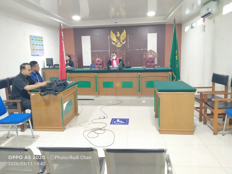 Iwan Sakai dan Istrinya Digugat Wanprestasi oleh Adira