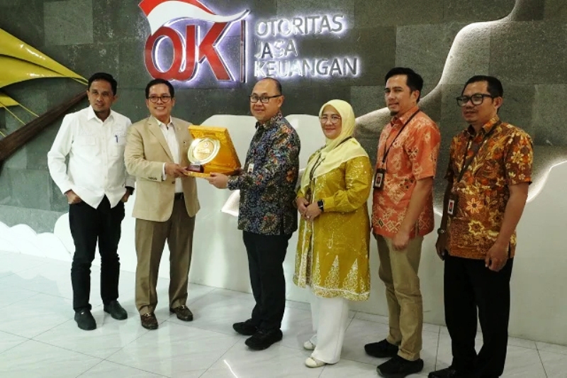 Kunjungi OJK, Komisi III DPRD Riau Minta Penjelasan Kondisi Perbankan dan Upaya Pengawasan