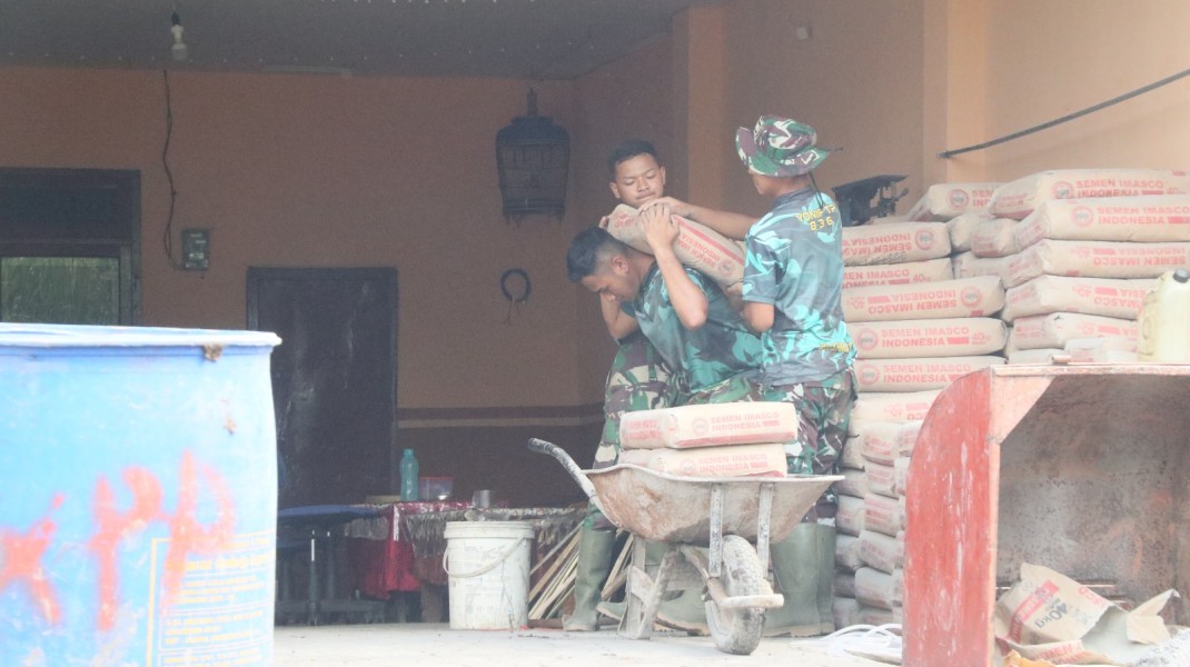 Pasokan Material Terus Dimaksimalkan, Satgas TMMD ke-129 Percepat Pembangunan Rabat Jalan