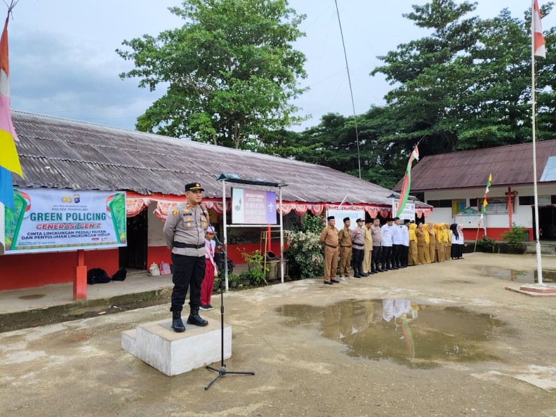 Kapolsek Tempuling Jadi Pembina Upacara di SDN 008 Teluk Jira