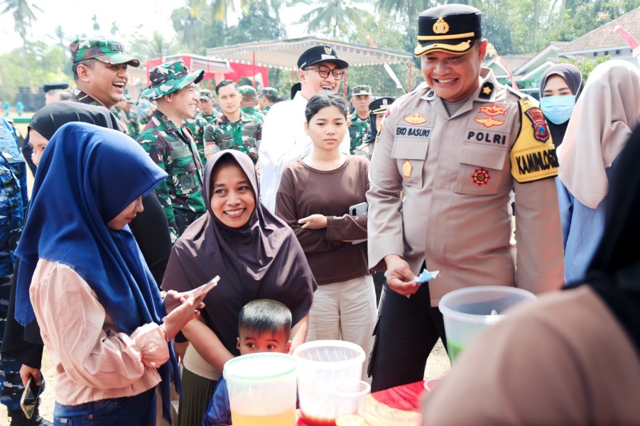 Rombongan Tinjau Bazar UMKM TMMD ke-129, Dorong Produk Lokal Semakin Berkembang