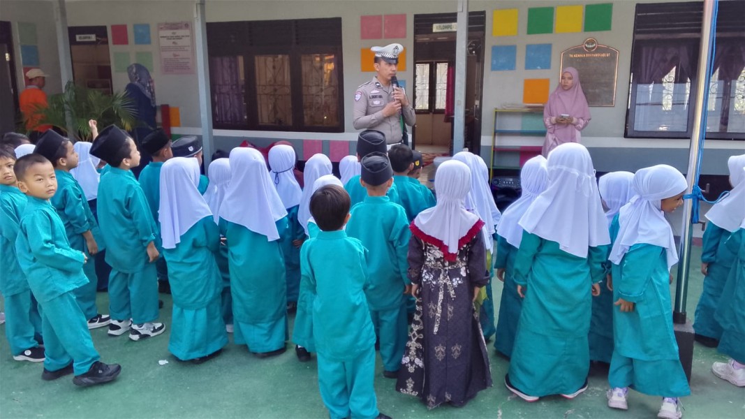 Polantas Menyapa, Satlantas Polres Inhil Tanamkan Budaya Tertib Berlalu Lintas Sejak Usia Dini