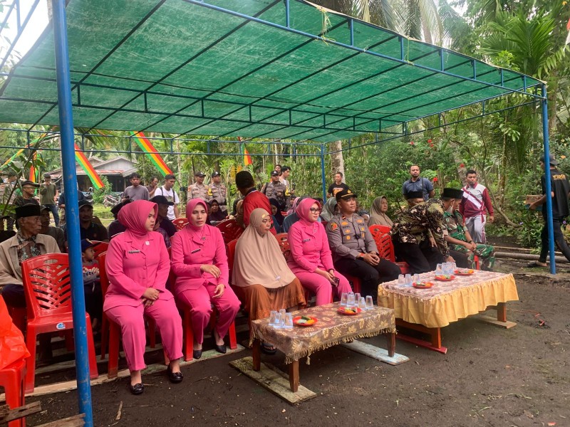 Polsek Tembilahan Polres Inhil Polda Riau Resmikan Bedah Rumah Merdeka untuk Warga Tidak Mampu