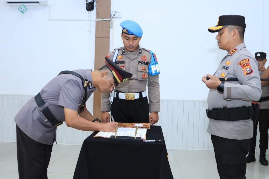 Kapolres Inhil Pimpin Upacara Sertijab Kabag Log, Kapolsek dan Pelantikan  PS Kasat Binmas