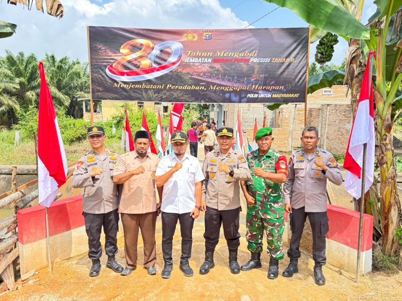 Kapolri Resmikan 7 Jembatan Merah Putih Presisi di Inhu