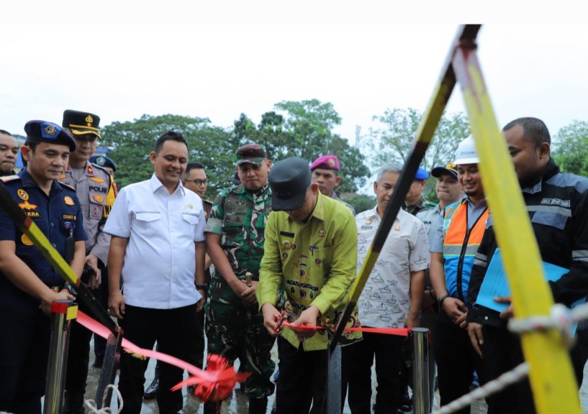 Bupati H. Herman, SE.MT Resmikan Keberangkatan Kapal Motor Sabuk Nusantara 110 di Tembilahan