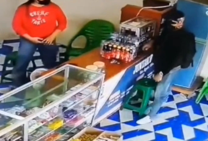 Video Perampokan Siang Hari Viral, Pelaku Diburu Polisi