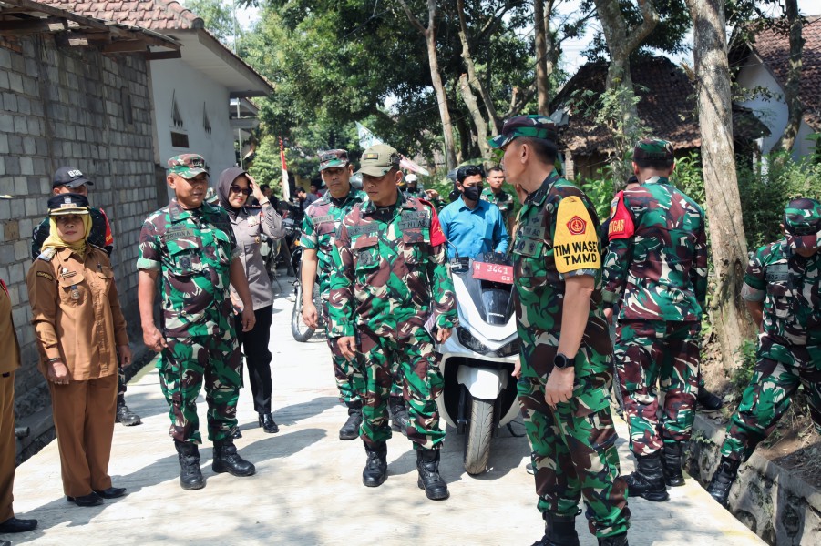 Infrastruktur TMMD Dicek Langsung, Brigjen TNI Mukhlis Tinjau Rabat Beton dan Gorong-Gorong