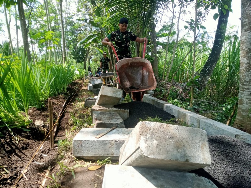 Pavingisasi TMMD ke-128 di Dusun Klagin Percepat Akses Warga Desa Brabe