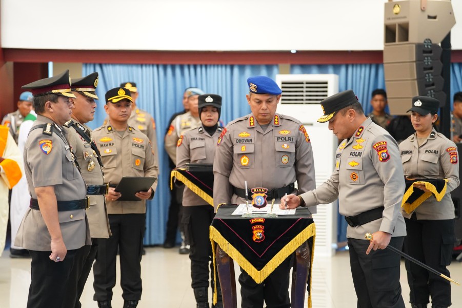 Dilantik Kapolda Irjen Herry Heryawan, Ini Daftar Pejabat Baru Polda Riau