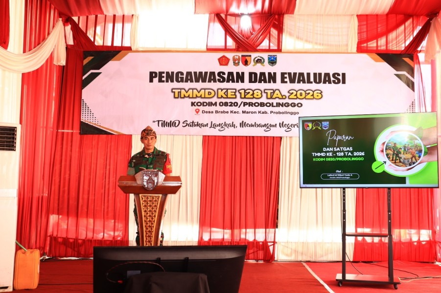 Tim Wasev Sterad TNI Terima Paparan Pelaksanaan TMMD Oleh Dandim 0820/Probolinggo Letkol Inf Ribut Yodo Apriantono