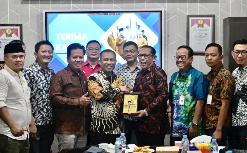 Wabup Bengkalis Terima Kunjungan Studi Tiru DPRD Karimun