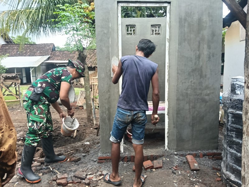 Pengerjaan Sanitasi Rumah Halimah di Dusun Sumur Capai 55 Persen, Satgas TMMD Ke-128 Kebut Penyelesaian