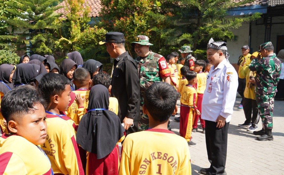Sapa Hangat Satgas TMMD 129 Bojonegoro, Siswa SDN Kesongo Antusias Sambut Personel TNI